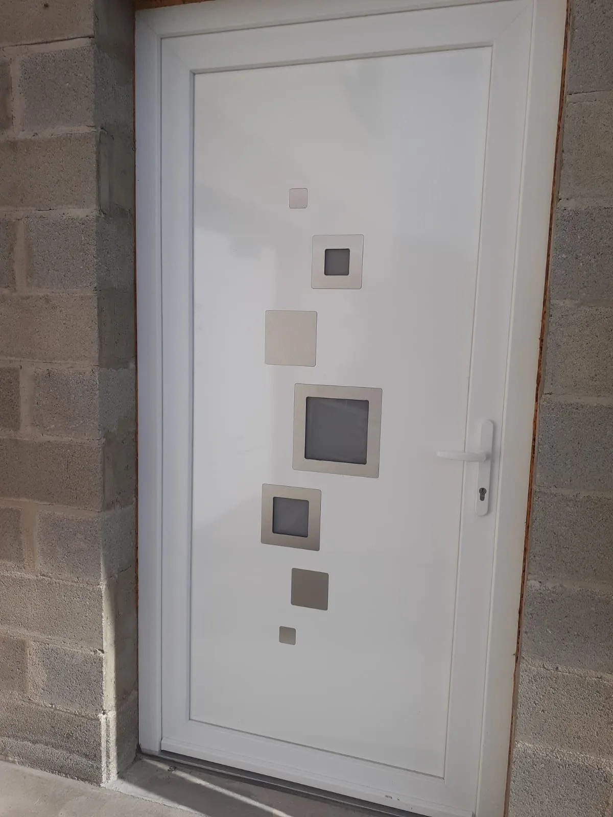 Exemple de porte blanche sur mesure